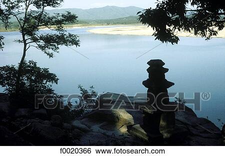 Stock Photograph - South Korea, Silluk Sa temple, Han river. Fotosearch