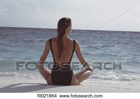 Models in Maldives View Large Photo Image Picture - Models in Maldives. Fotosearch