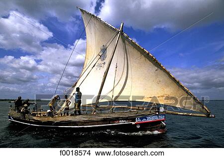 Picture - Kenya, Lamu, dhow. Fotosearch