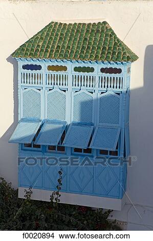 Picture - Tunisia, Sidi Bou Said, traditional mashrabiya window. Fotosearch