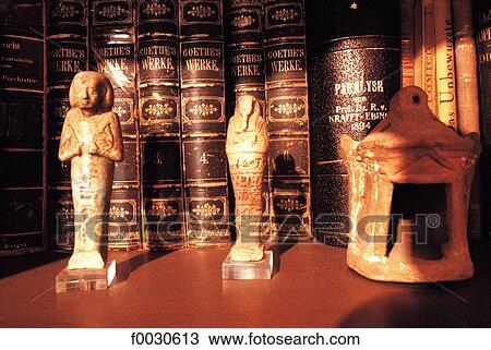 Autriche, Vienne, bureau de Sigmund Freud, bibliothèque et antiquités, détail View Large Photo Image Stock Image - Autriche, Vienne, bureau de Sigmund Freud, bibliothèque et antiquités, détail. Fotosearch