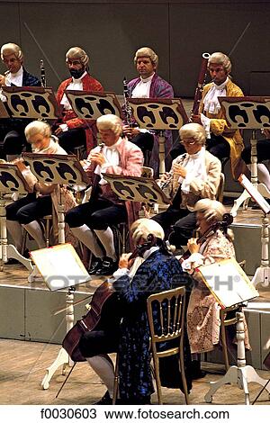 Autriche, Vienne, Konzerthaus, musiciens en costume d'époque View Large Photo Image Stock Image - Autriche, Vienne, Konzerthaus, musiciens en costume d'époque. Fotosearch