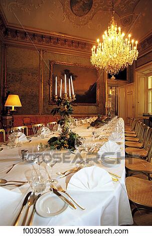Autriche, Vienne, table de banquet lors d'un bal View Large Photo Image Stock Image - Autriche, Vienne, table de banquet lors d'un bal. Fotosearch