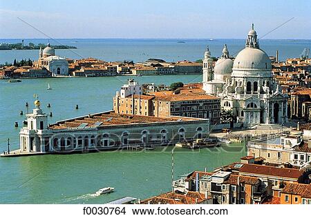 Picture - Italie, Venise, basilique de la Salute, vue générale. Fotosearch