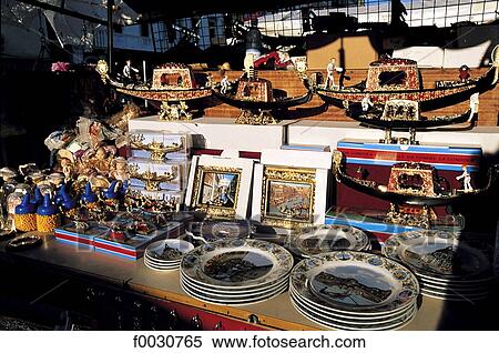 Stock Photography - Italie, Venise, boutique de souvenirs. Fotosearch