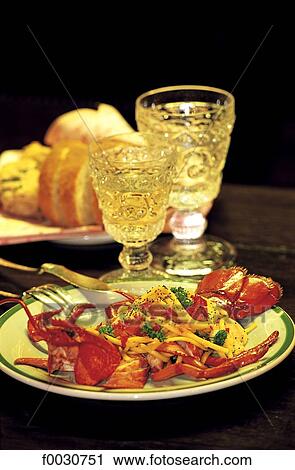 Stock Image - Italie, Venise, gastronomie, langouste et spaghetti. Fotosearch