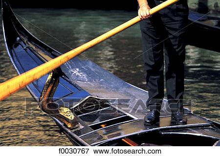 Stock Photo - Italie, Venise, gondolier, détail. Fotosearch
