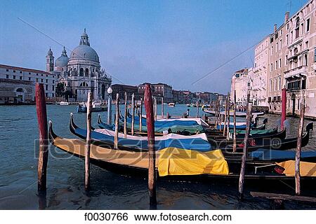Stock Photograph - Italie, Venise, Grand Canal et la Salute. Fotosearch