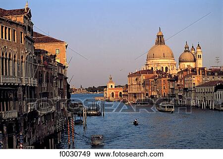 Stock Photo - Italie, Venise, Grand canal et basilique de la Salute au crépuscule. Fotosearch