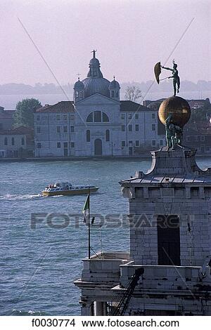 Picture - Italie, Venise, Grand canal, la Lanterne et l'île de la Giudecca. Fotosearch