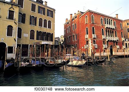 Italie, Venise, habitat traditionnel View Large Photo Image Stock Photo - Italie, Venise, habitat traditionnel. Fotosearch