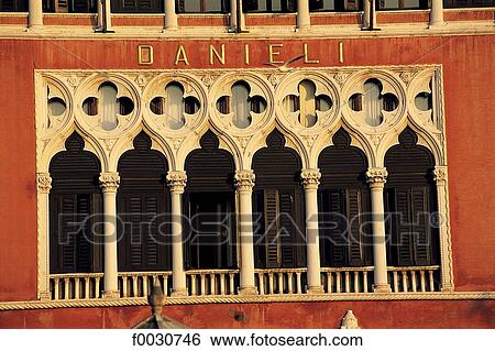 Stock Photograph - Italie, Venise, Hôtel Danieli, façade. Fotosearch