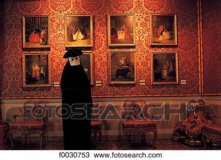 Stock Image - Italie, Venise, Palazzo Rezzonico, personnage déguisé. Fotosearch