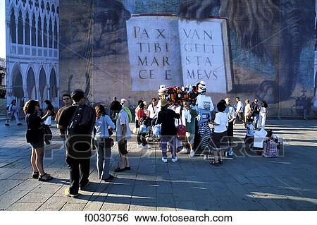 Italie, Venise, place saint marc, touristes achetant des souvenirs View Large Photo Image Stock Photograph - Italie, Venise, place saint marc, touristes achetant des souvenirs. Fotosearch