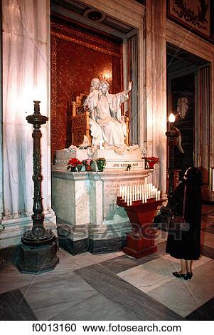 Italie, Rome, basilique Sainte-Marie-Majeure, femme en prière View Large Photo Image Stock Image - Italie, Rome, basilique Sainte-Marie-Majeure, femme en prière. Fotosearch