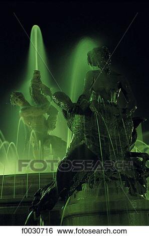 Stock Photograph - Italie, Rome, Place de la République, fontaine des Naïades éclairée de nuit. Fotosearch