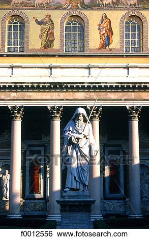 Stock Photograph - Italie, Rome, Vatican, basilique Saint-Paul-hors-les-murs, statue de Saint-Paul. Fotosearch