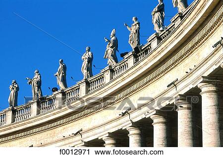 Stock Image - Italie, Rome, Vatican, place Saint-Pierre, colonnade du Bernin. Fotosearch