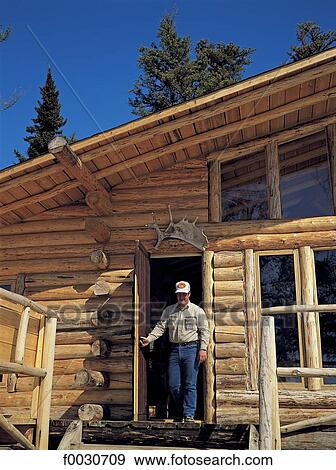 Stock Photo - Canada, Ontario, Halley's camp, chalet de bois. Fotosearch