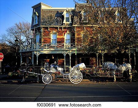 Canada, Ontario, Niagara-on-the-Lake en automne, calèche View Large Photo Image Stock Image - Canada, Ontario, Niagara-on-the-Lake en automne, calèche . Fotosearch