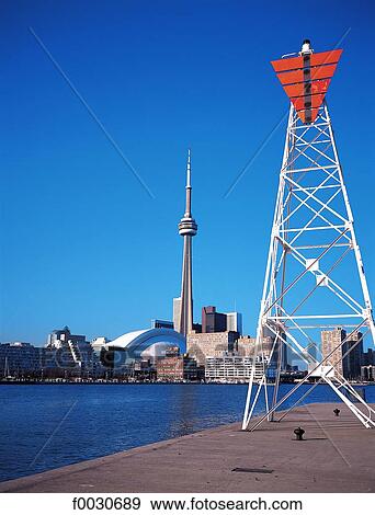 Stock Photo - Canada, Ontario, Toronto vue depuis l'Airport Island. Fotosearch