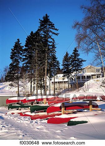 Stock Photo - Canada, Québec, lac de Matawinie, canoës. Fotosearch