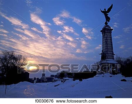 Stock Photograph - Canada, Québec, Montréal, lever de soleil. Fotosearch