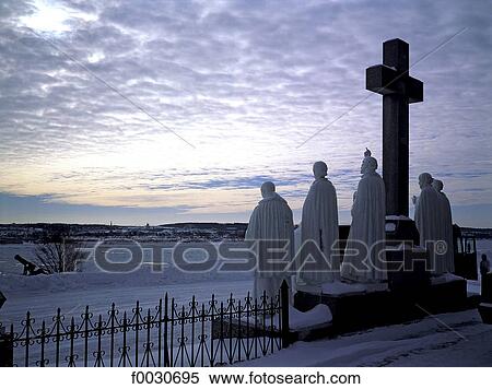 Canada, Québec, Montréal, statues de jésuites et fleuve Saint-Laurent View Large Photo Image Stock Photography - Canada, Québec, Montréal, statues de jésuites et fleuve Saint-Laurent . Fotosearch