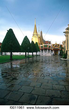 Stock Image - Thailand, Bangkok, Wat Phra Keo temple. Fotosearch