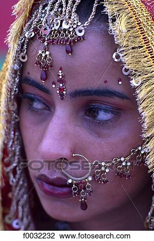 الهند البنجاب زفت Taran جرو السيخ Bride ألبوم الصور F0032232 Fotosearch