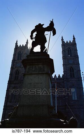 Picture - Notre dame basilica and the de maisonneuve monument. Fotosearch