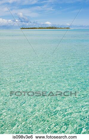 Stock Photograph - Clear waters of the South Pacific Ocean. Fotosearch