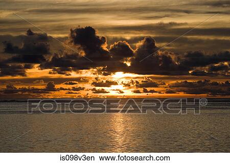 Picture - Sunset over South Pacific Ocean horizon. Fotosearch