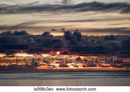 Picture - Sunset over South Pacific Ocean horizon. Fotosearch