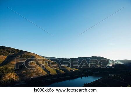 rio, douro, portugal Ampliar Foto Banco de Imagem - rio, douro, portugal. Fotosearch - Busca de Imagens, Fotografias Mural, Fotos Clipart