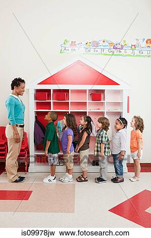 fila niños