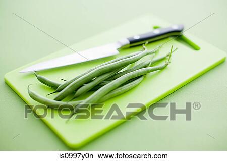 Picture - Green beans on chopping board. Fotosearch