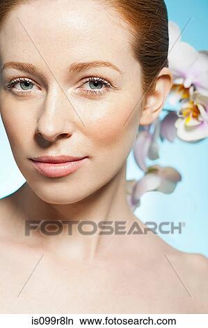 Picture - Woman, close up. Fotosearch