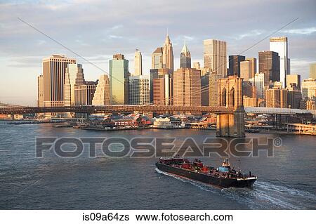 Stock Photograph - New York City skyline and bridge. Fotosearch
