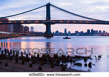 Picture - Manhattan bridge at sunset, New York City, USA. Fotosearch