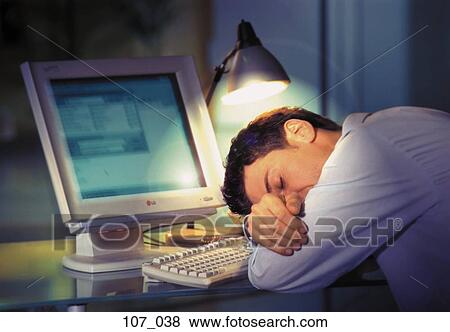 影像 - 人, 睡著, 在, 辦公室. Fotosearch