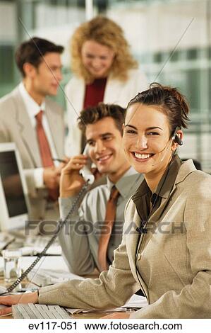 Banco de Imagem - pessoas, escritório. Fotosearch