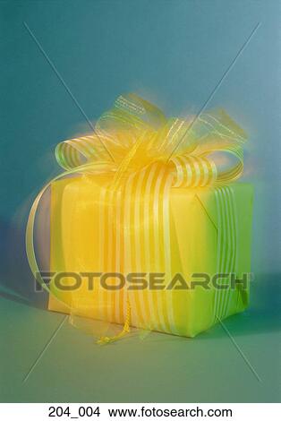 Picture - Present. Fotosearch
