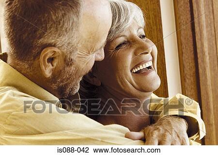 Stock Afbeelding - paar omhelzend. Fotosearch