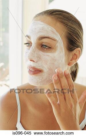 applying face mask