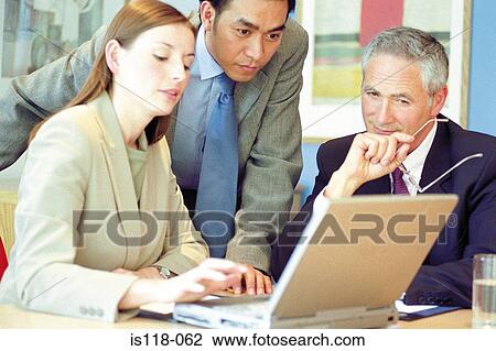 Arkistokuva - Businesspeople in office. Fotosearch