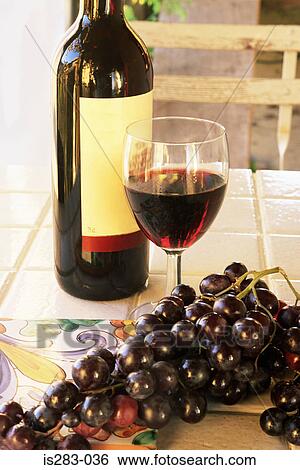 Stock Photograph - Rioja wine and grapes. Fotosearch