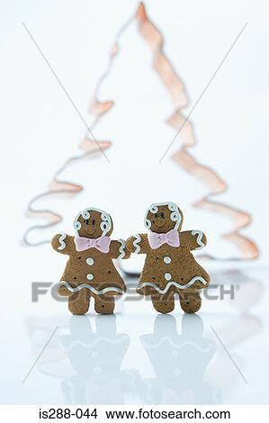 Picture - Two gingerbread men. Fotosearch