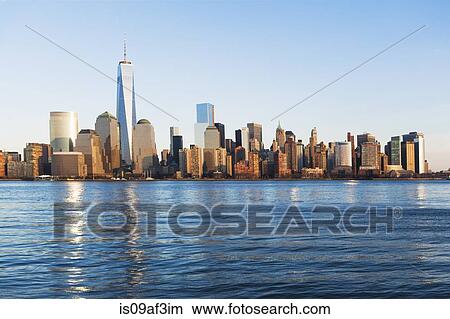 Picture - River and Manhattan skyline, New York, USA. Fotosearch