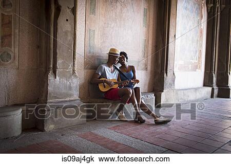 Stock Image - Young couple with mandolin in Bethesda Terrace arcade, Central Park, New York City, USA. Fotosearch